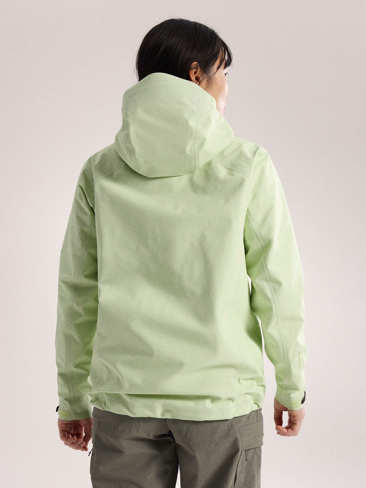 Beta Jacket 防水硬殼外套 女款